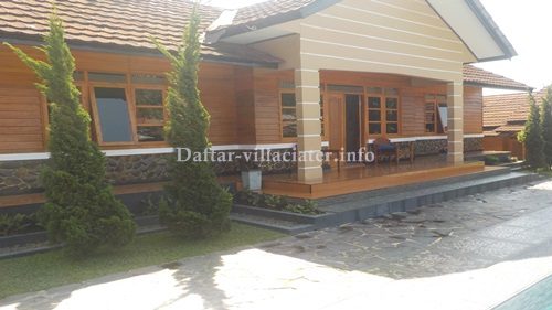 sea villa di ciater dengan kolam renang pribadi